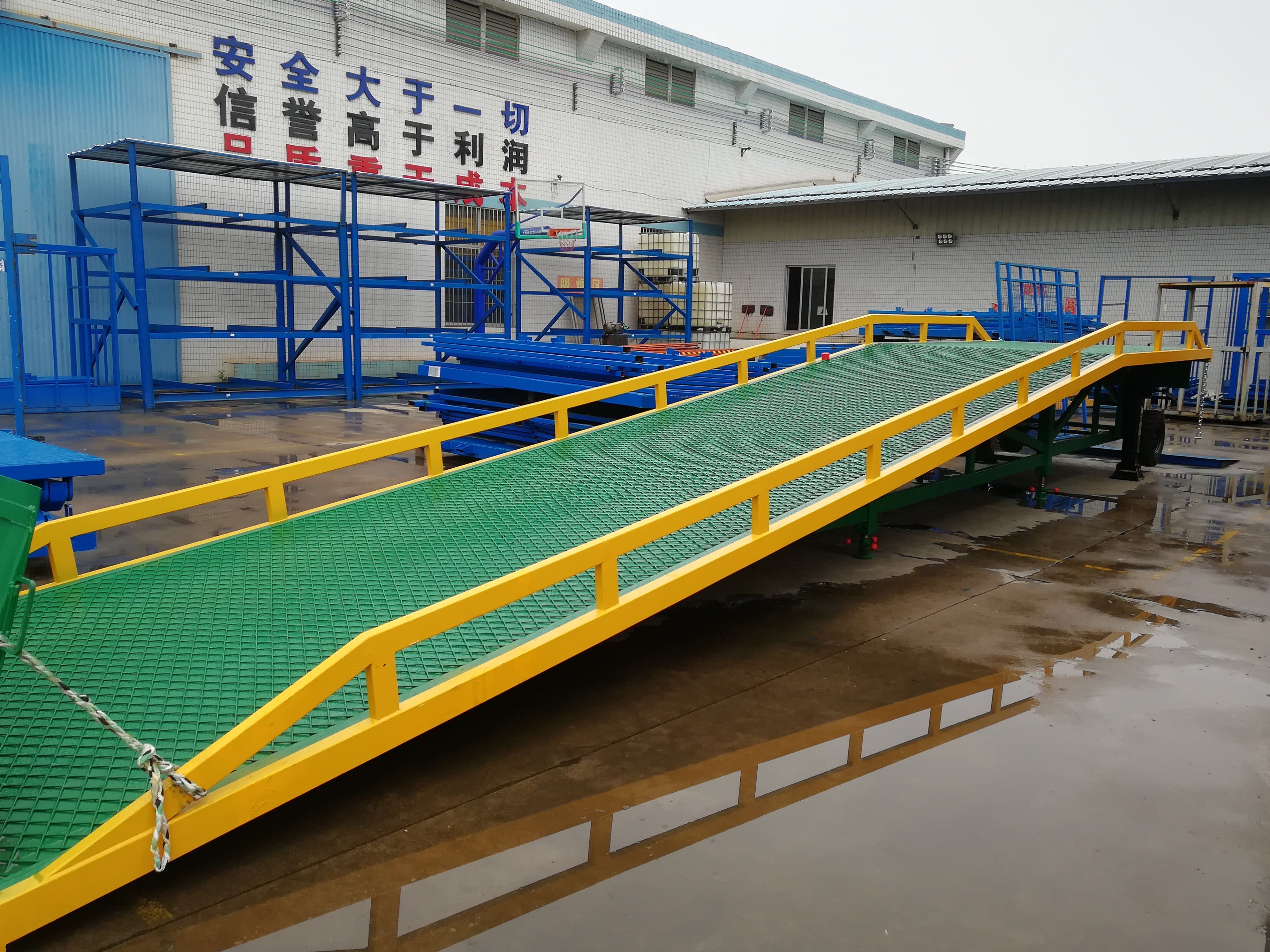 乌尔姆叉车登车桥